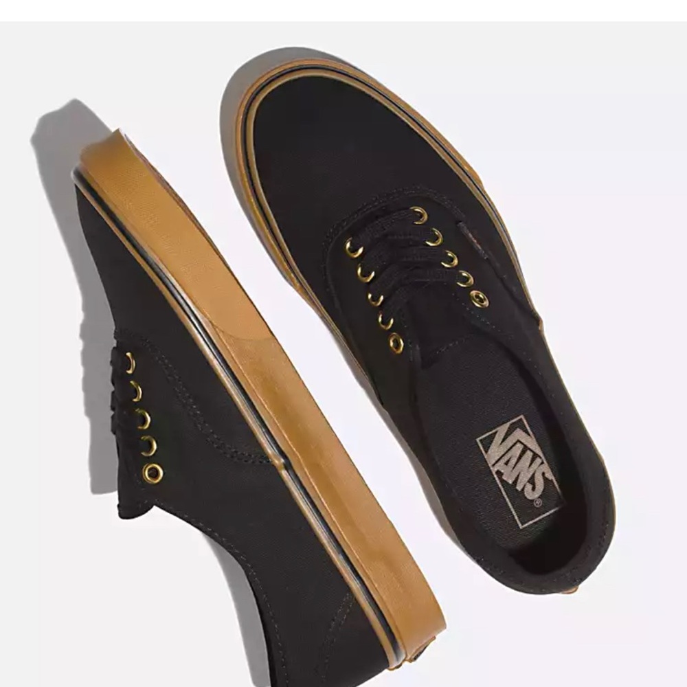 Black Vans with brown soles GUM AUTHENTIC 8M /9.5W